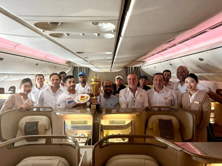 طيران الإمارات تحتفي بأبطال الفيكتوري في رحلة «شنغهاي – دبي»