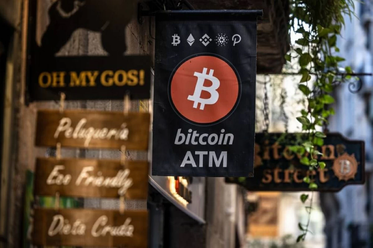 البيتكوين دون مستوى 84 ألفاً.. وتصفية مراكز بـ555 مليون دولار