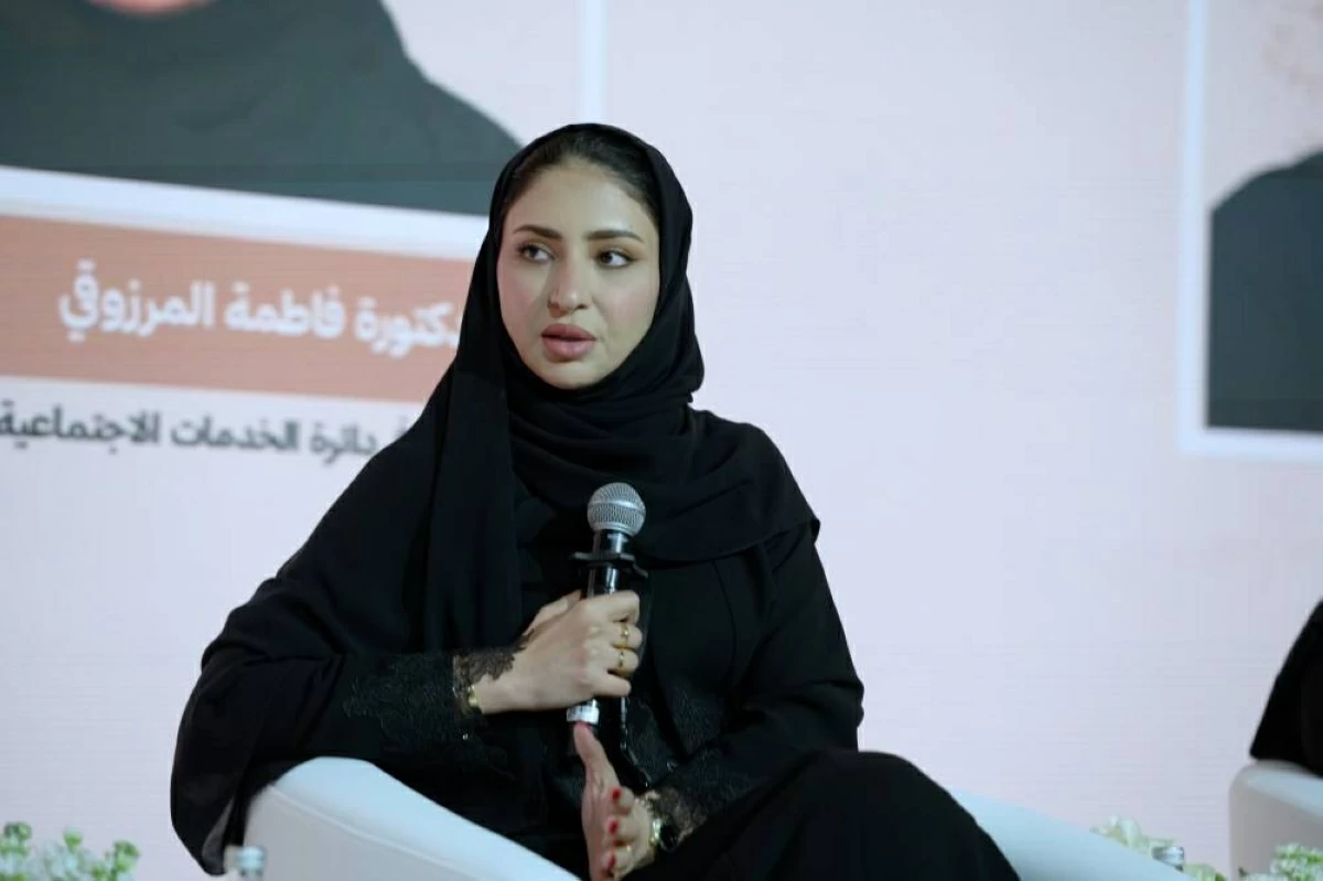 بلدية الشارقة تستعرض خدماتها ومبادراتها بملتقى كبار السن
