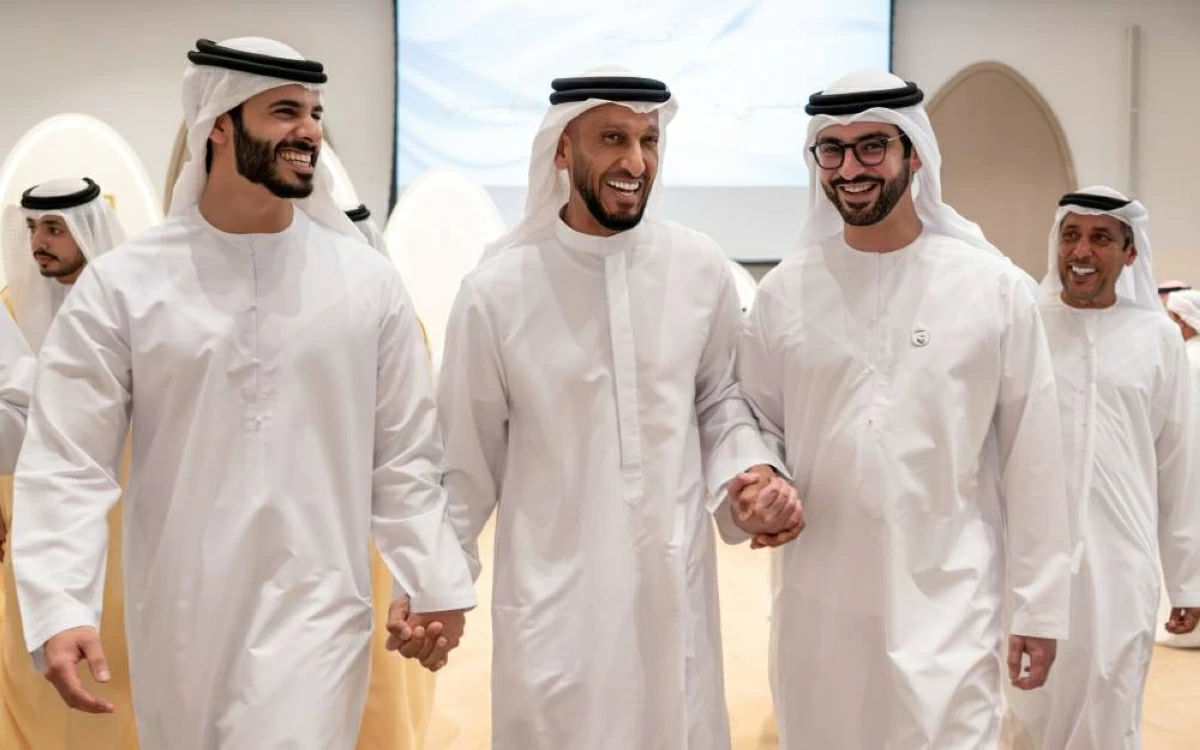 سلطان بن حمدان يحضر أفراح القبيسي