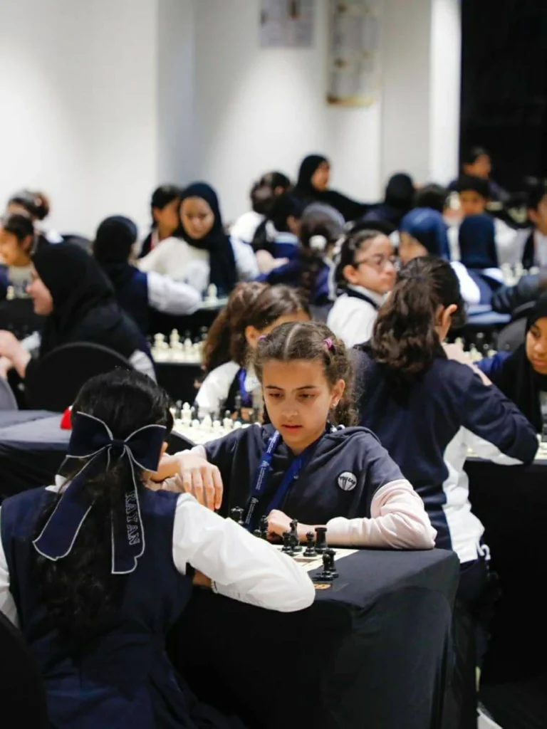 80 طالباً يتنافسون في المرحلة الثانية من بطولة حمدة بنت تريم للشطرنج