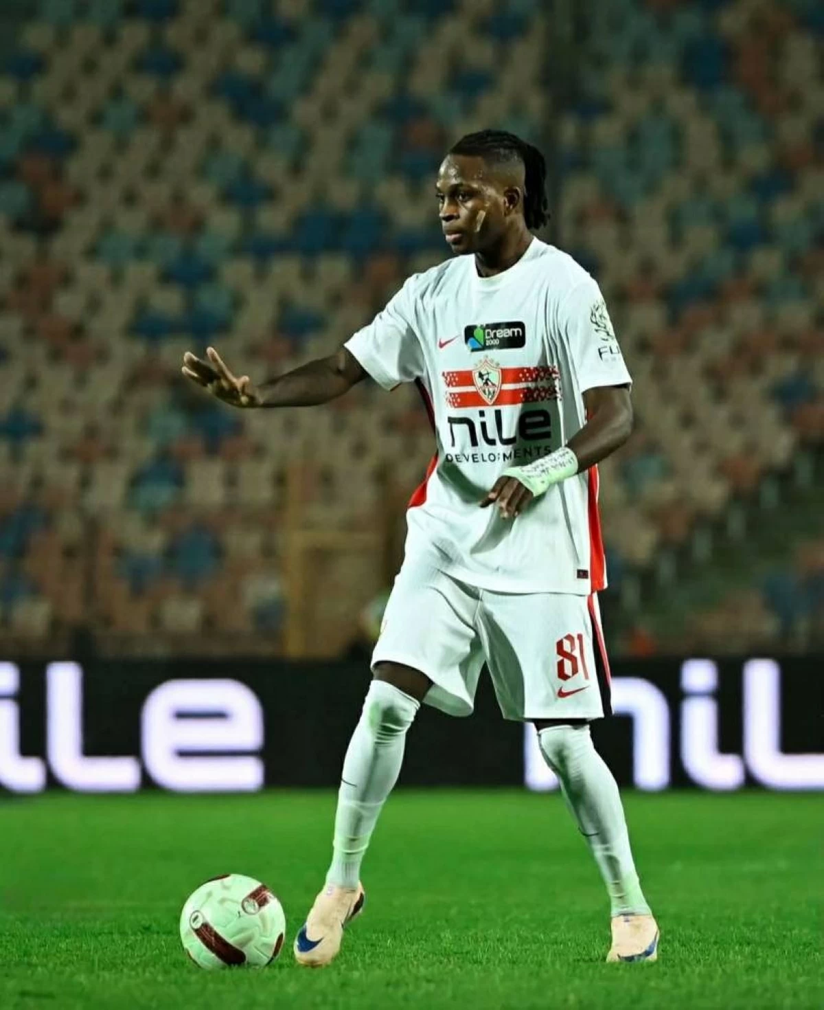 قبل قمة الأهلي والزمالك.. ظروف الطيران تؤخر عودة شيكو بانزا إلى القاهرة