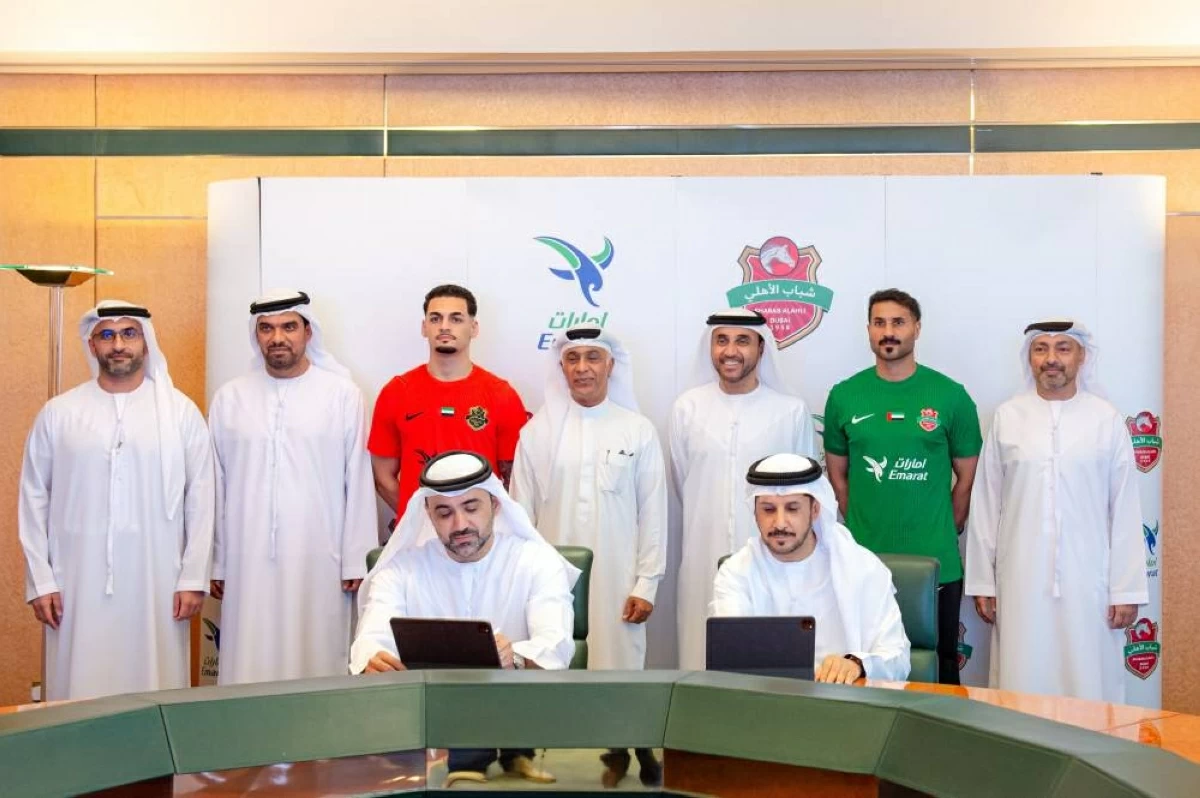شراكة رياضية ومجتمعية بين شباب الأهلي و«إمارات»