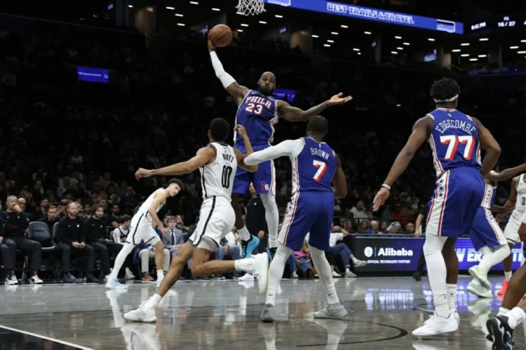 ليبرون جيمس يتألق في ظهوره الأول مع فيلادلفيا سفنتي سيكسرز