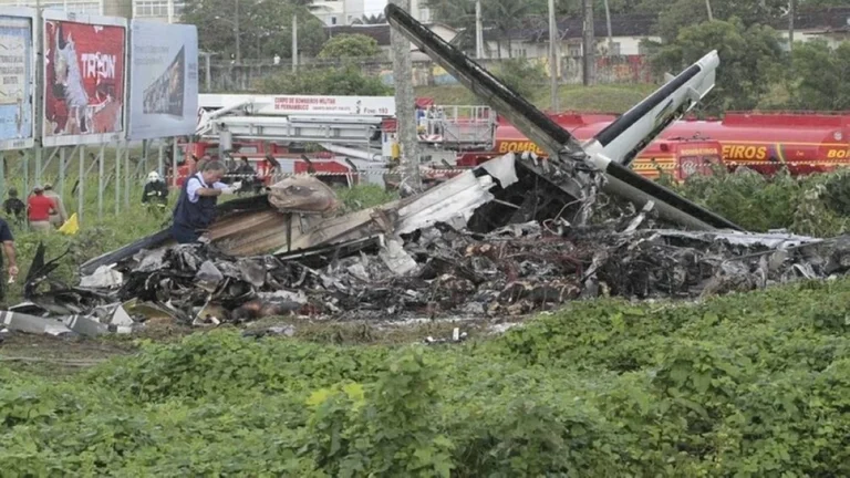 مصرع 3 ضباط بتحطم طائرة جنوب شرق البرازيل