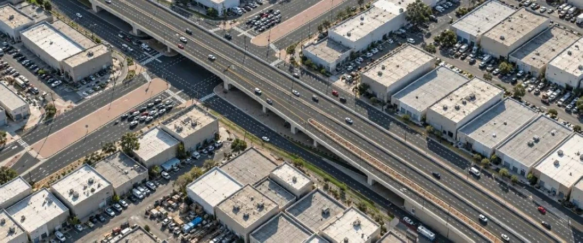 أبوظبي تطلق أعمال تطوير رئيسية لشبكة الطرق في مصفح