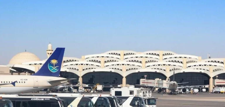 وفاة هندي متأثراً بإصابته في هجوم السبت على مطار الرياض