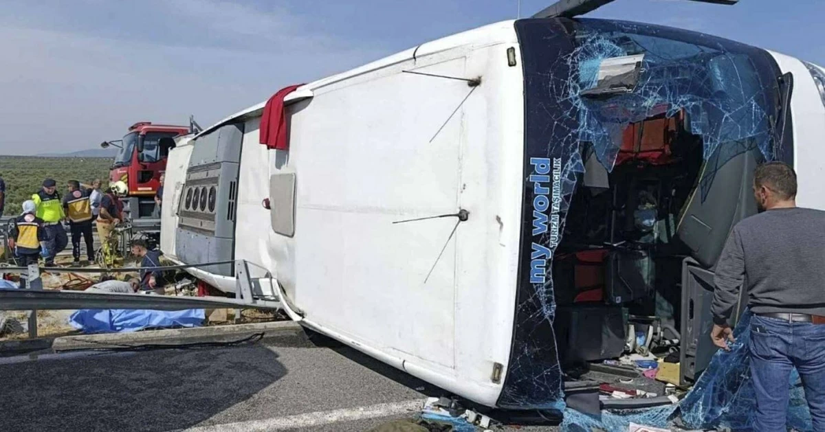 11 قتيلاً و27 جريحاً إثر اصطدام حافلة بشاحنة في تركيا