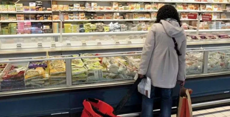 هجوم إلكتروني يستهدف 150 فرعاً لسلسلة متاجر فرنسية