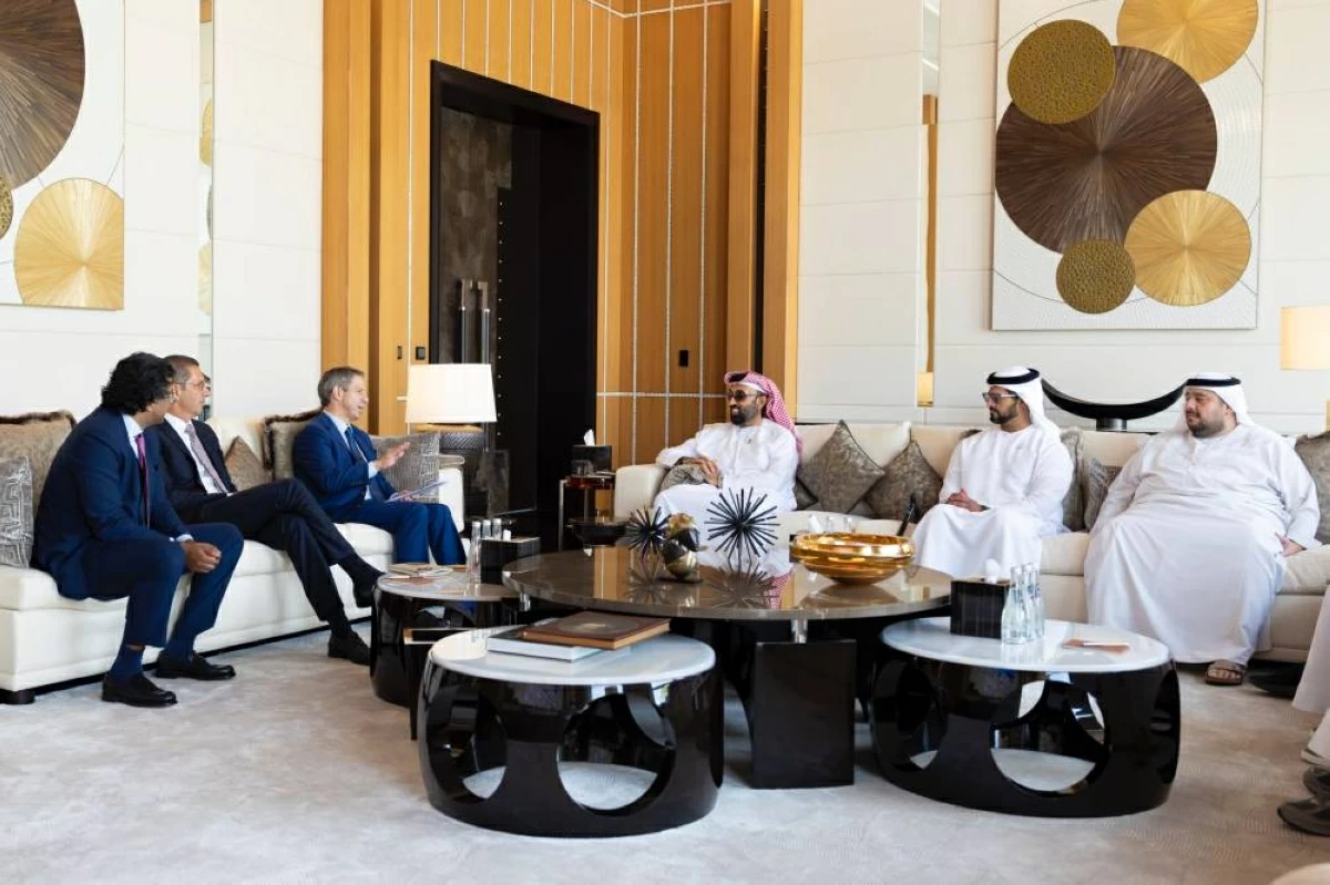 طحنون بن زايد ورئيس «مورغان ستانلي» يبحثان التوسع في الذكاء الاصطناعي