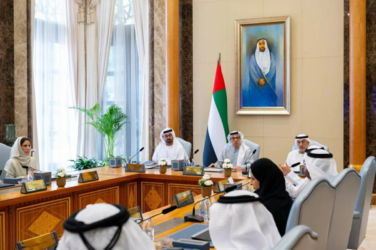 منصور بن زايد: الإمارات ترسّخ نموذجاً حكومياً متقدماً بالذكاء الاصطناعي