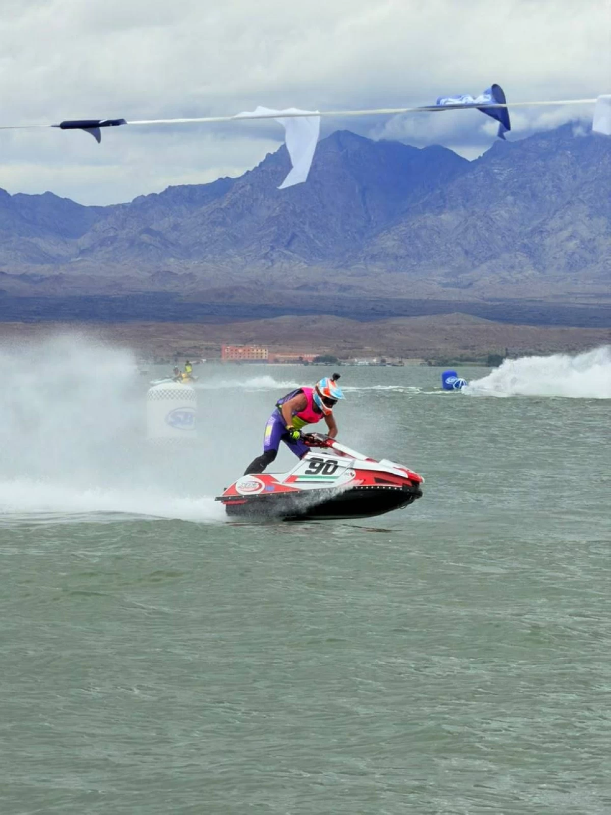 فريق XBJ Racing يحصد لقب Pro Ski GP في بطولة العالم للدراجات المائية