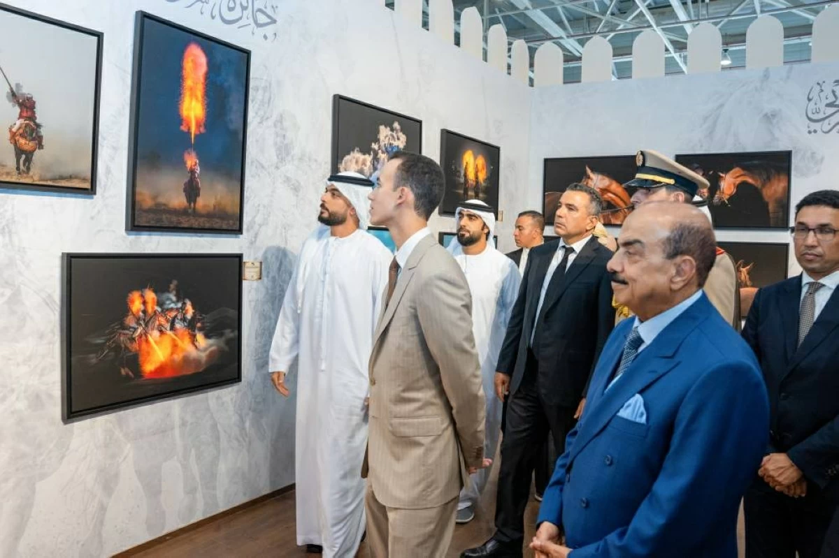 ولي عهد المغرب يفتتح معرض جائزة منصور بن زايد لتصوير الخيل