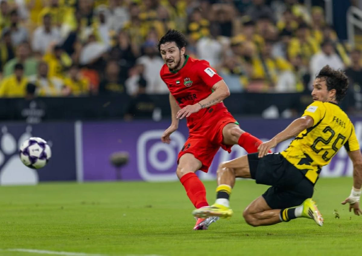 شباب الأهلي يهزم الاتحاد في جدة بثنائية سردار