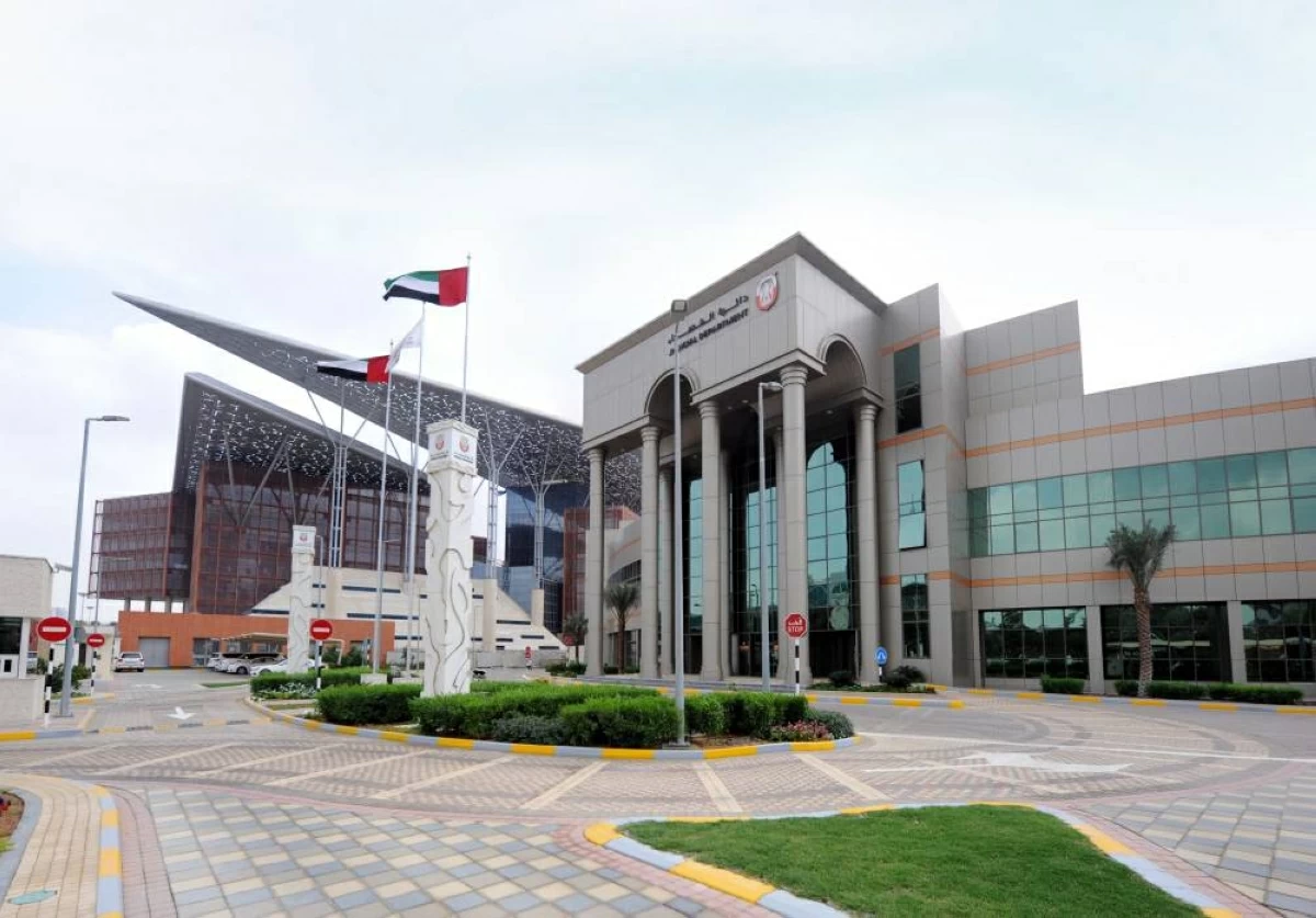 حبس معلم سنتين وإبعاده لاعتدائه على 4 طلاب