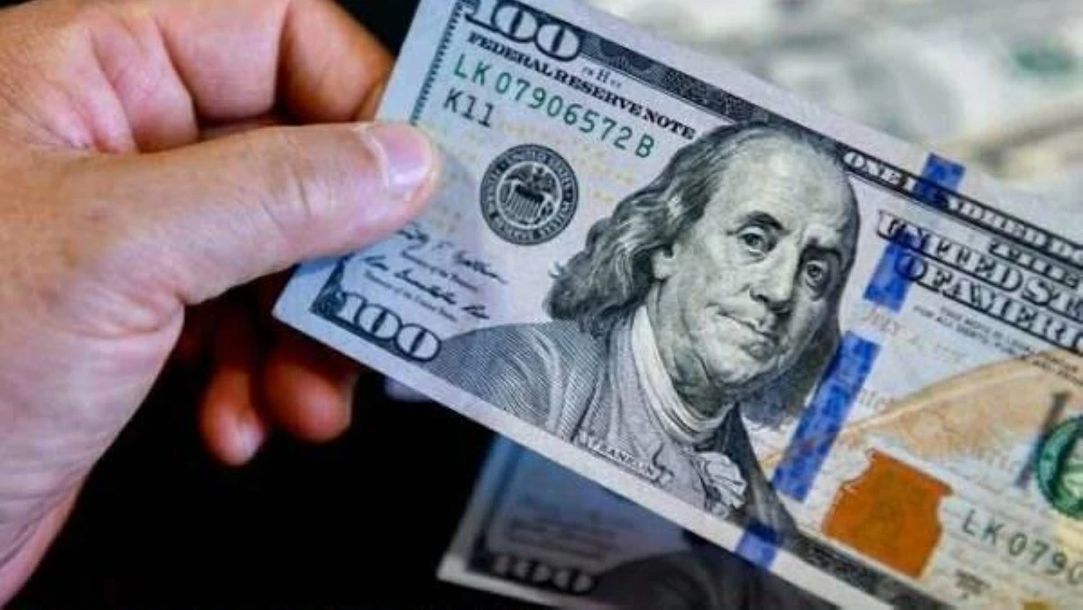 سعر الدولار في مصر يتخطى 53 جنيهاً لأول مرة منذ شهور.. آخر تحديث في البنوك