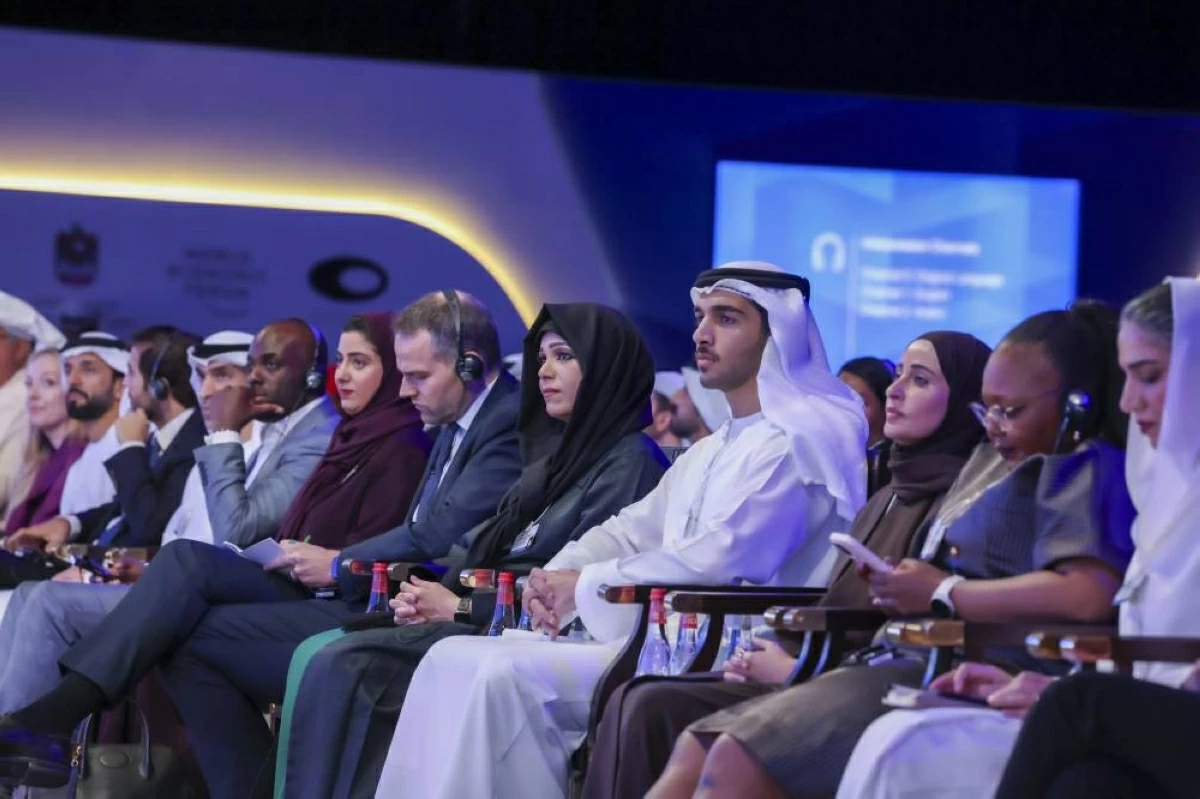 حمدان بن محمد: الإمارات منصة مفتوحة للحوار الهادف والتعاون البناء