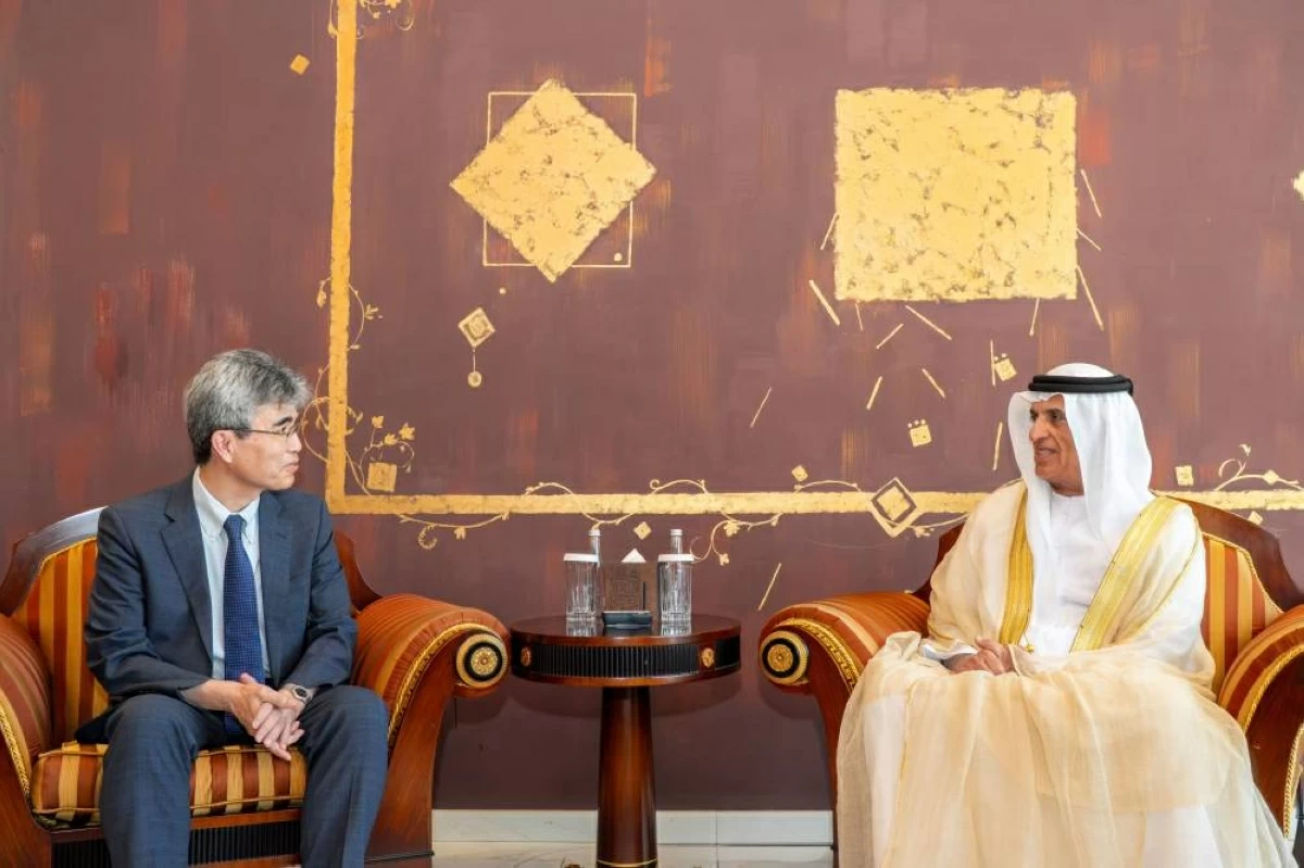 سعود بن صقر يبحث التعاون مع القنصل العام الياباني