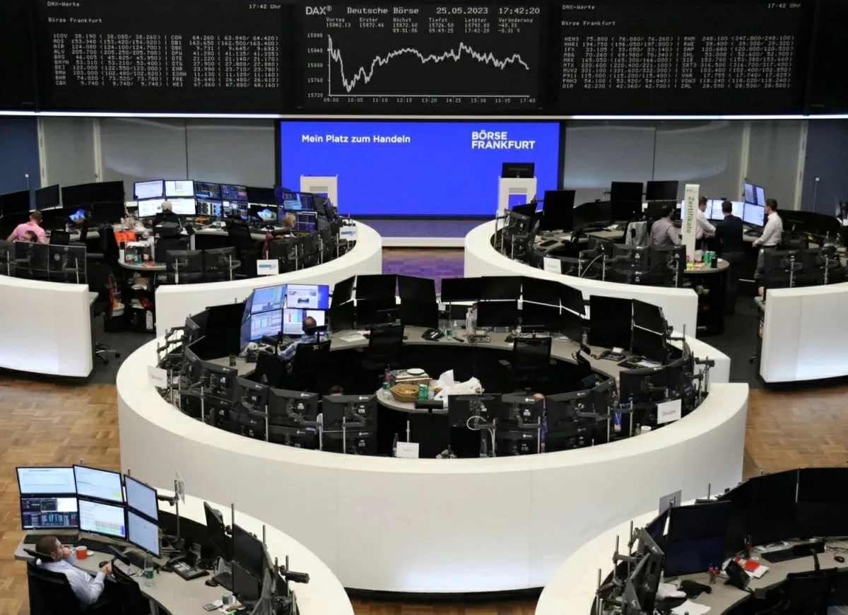 أسهم أوروبا تتباين مع هبوط «التكنولوجيا»