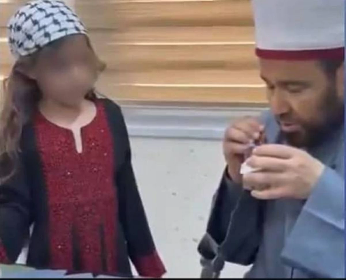 استقالة وزير الأوقاف الفلسطيني بعد جدل «المسبحة والطفلة»