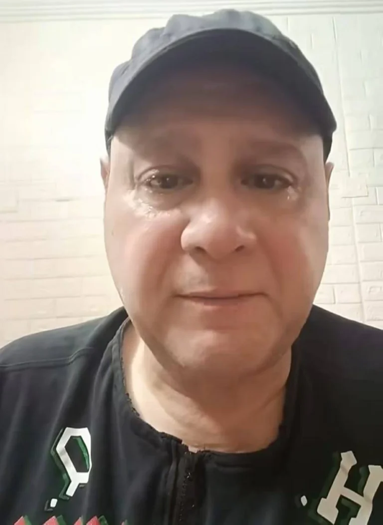 فنان مصري يعلن وفاة والدته بمقطع فيديو مؤثر.. تفاصيل