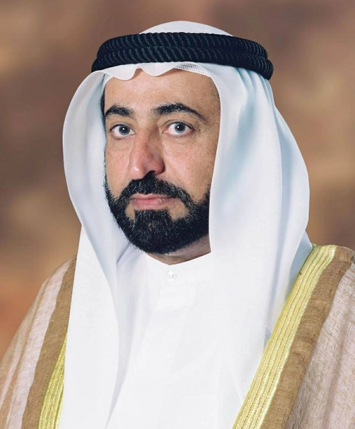 حاكم الشارقة يعزي خادم الحرمين في ضحايا الهجمات على مطار الملك خالد