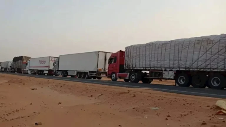 مصر توقف عبور الشاحنات إلى السودان لأجل غير مسمى