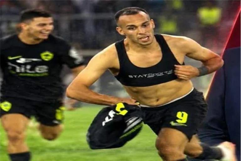 ناصر منسي يعيد الجدل.. أشهر 7 نجوم مصريين خلعوا القميص في الملاعب