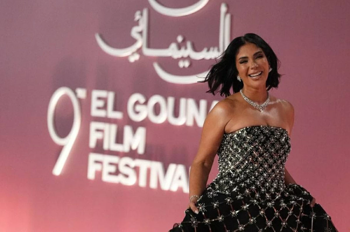 افتتاح مهرجان الجونة السينمائي بحضور لافت لمنى زكي أثناء تكريمها