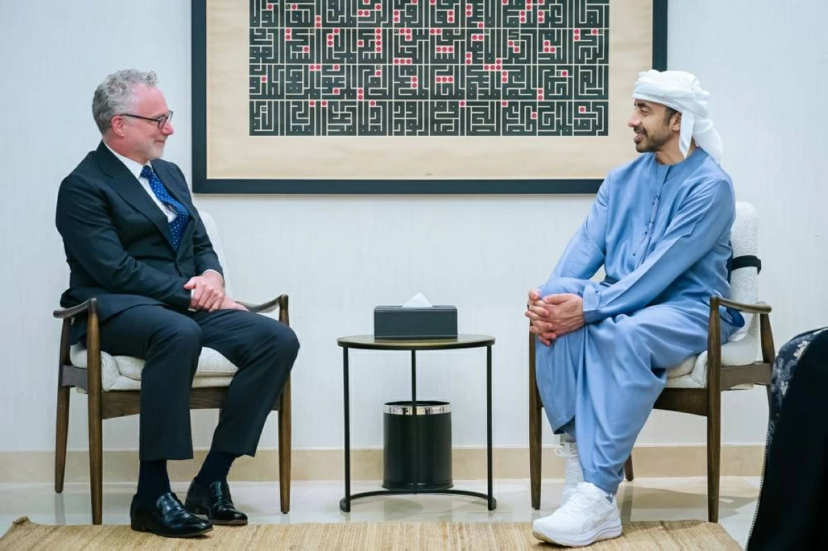 عبدالله بن زايد ووزير الخارجية الكندي يبحثان التطورات الإقليمية (فيديو)