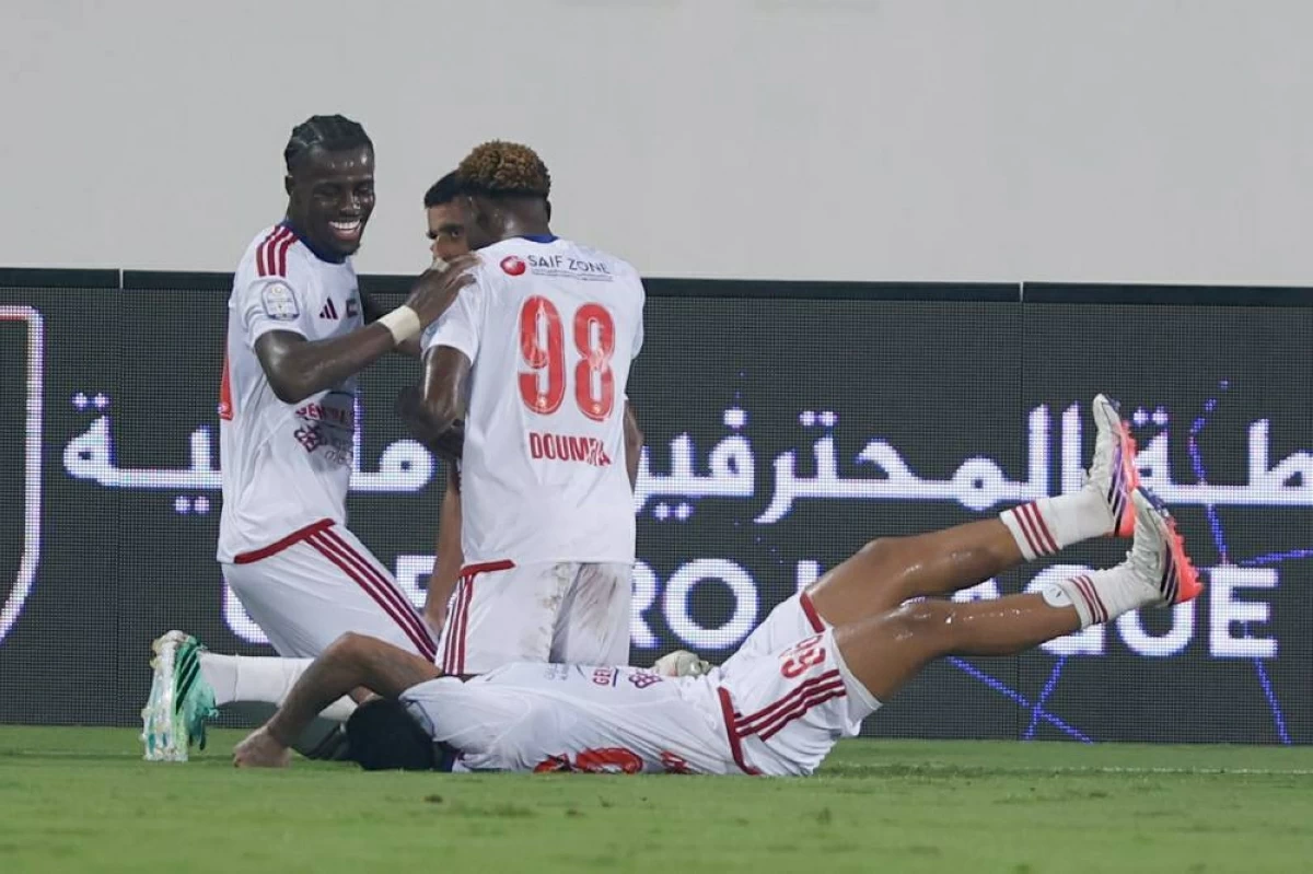 الجزيرة يتعادل مع كلباء وينفرد بصدارة دوري أدنوك