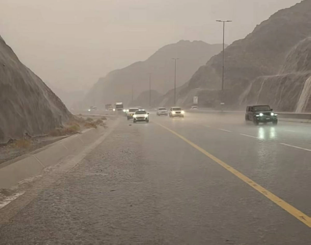 أمطار غزيرة وسقوط حبات البرد على مناطق متفرقة