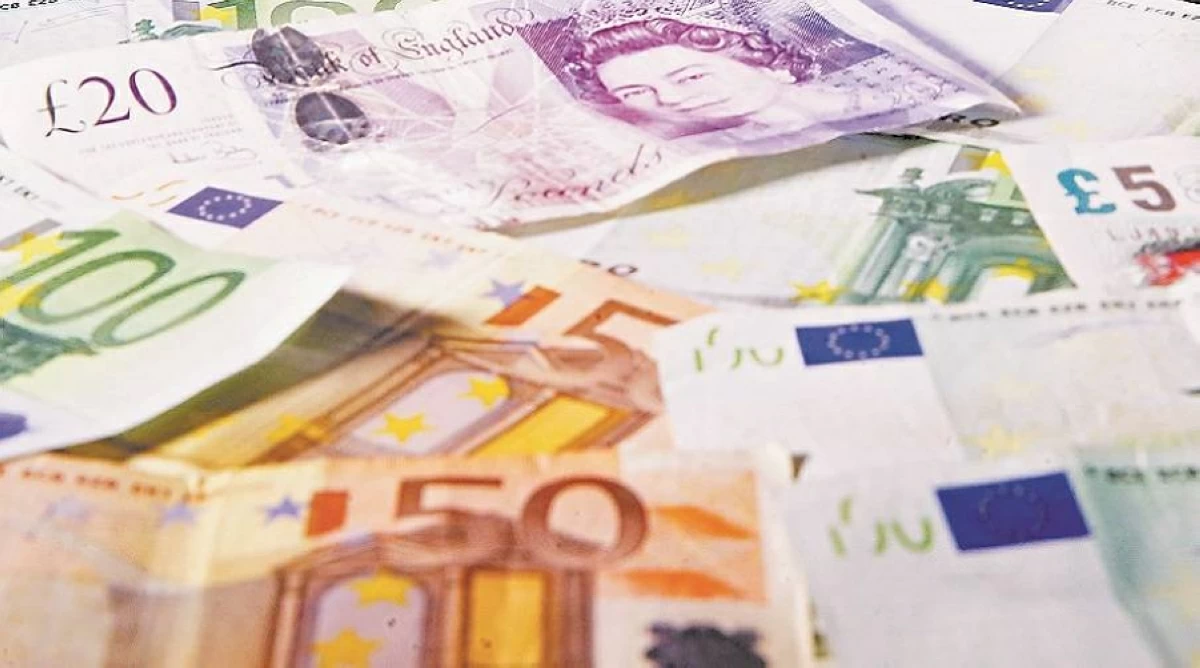 اليورو يتراجع إلى 1.1225 دولار مع تحوّل احتجاجات فرنسا لأعمال عنف صادمة