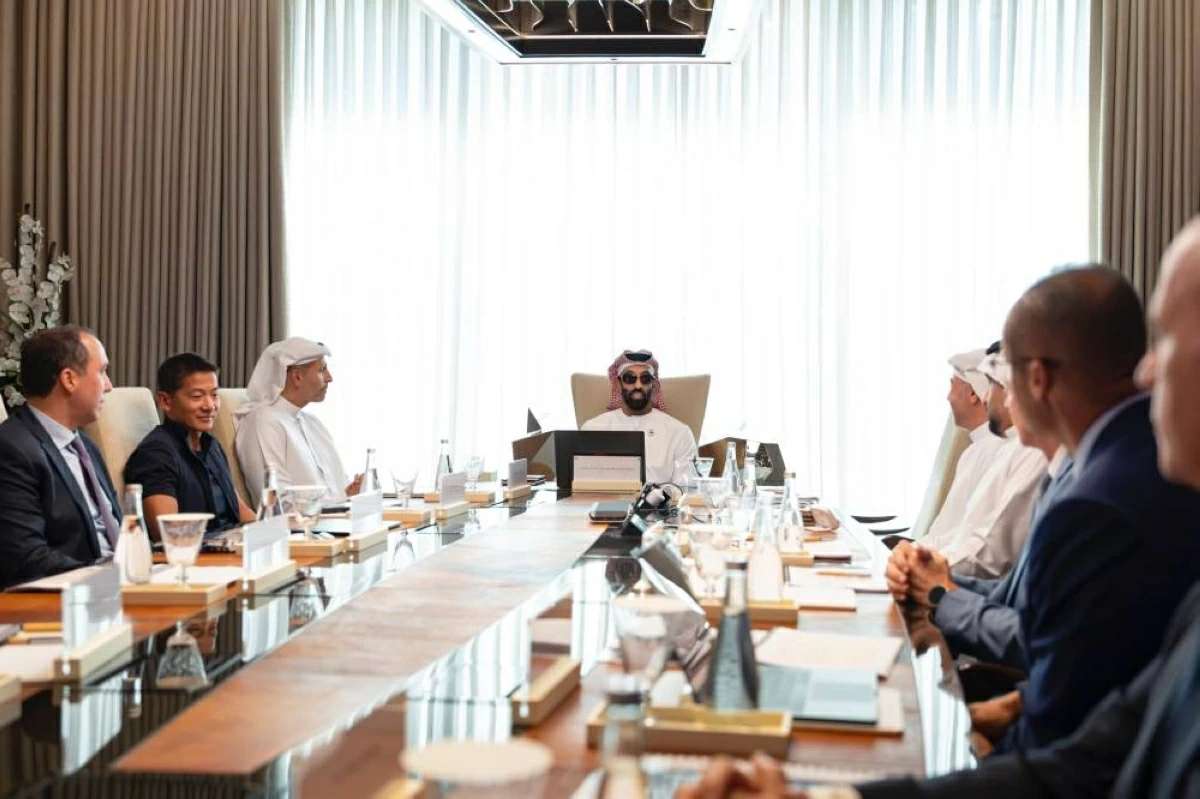 طحنون بن زايد يستعرض أداء محفظة «إم جي إكس» الاستثمارية