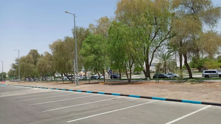 تفعيل المواقف المدفوعة في ثلاثة قطاعات بمدينة العين