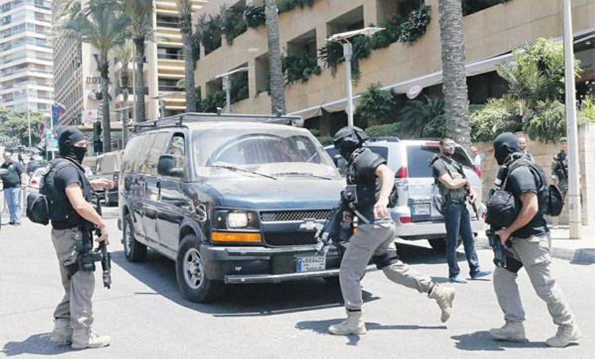 لبنان.. مذكرتا إحضار مسؤولَين من «حزب الله» بعد ضبط متفجرات