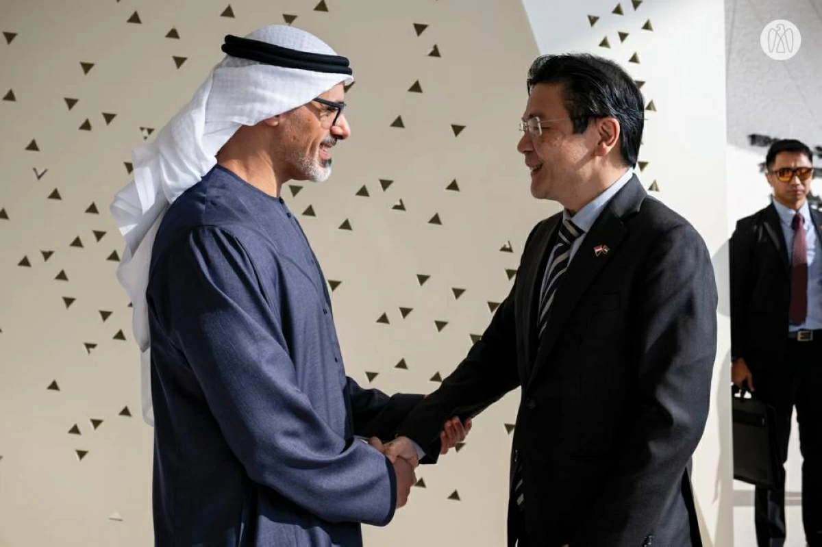 خالد بن محمد ورئيس وزراء سنغافورة يبحثان العلاقات