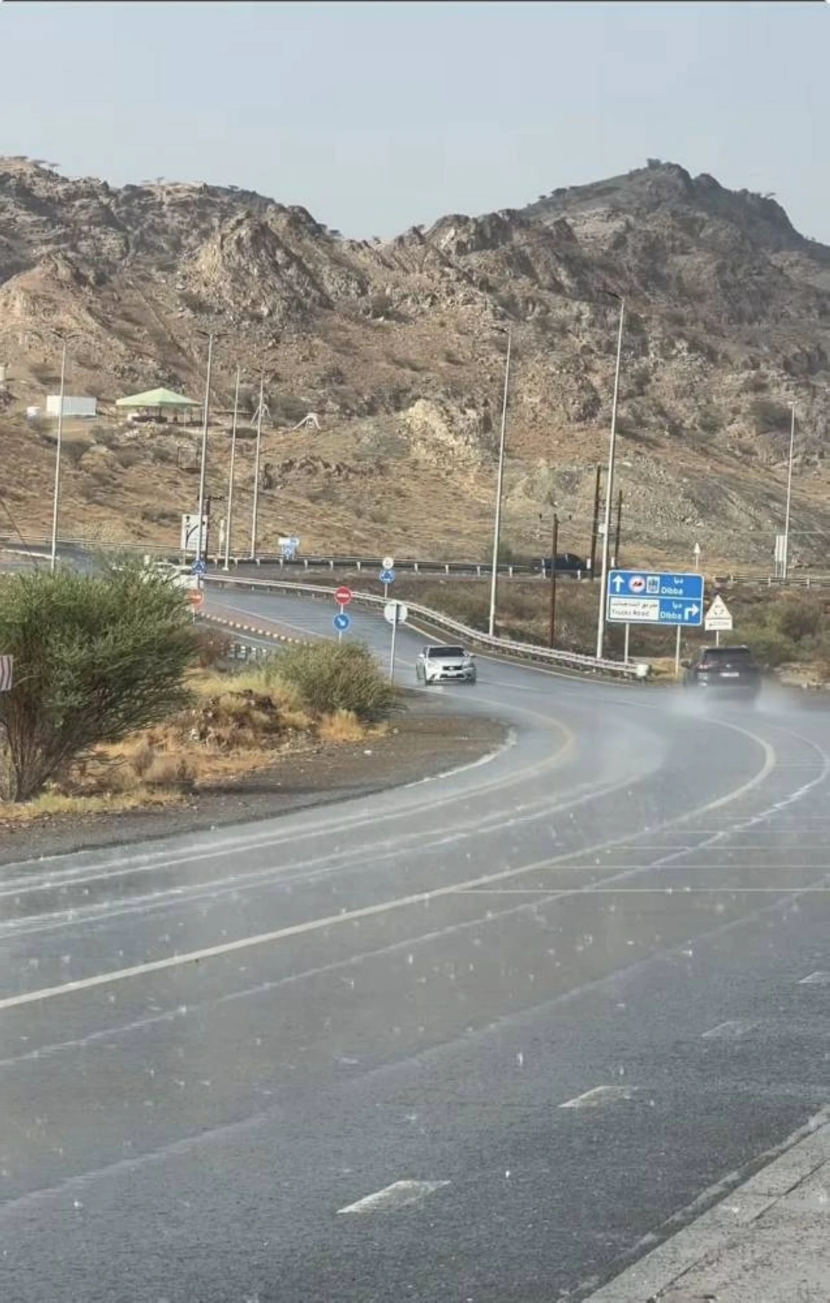 أمطار على مناطق متفرقة وانخفاض تدريجي بدرجات الحرارة