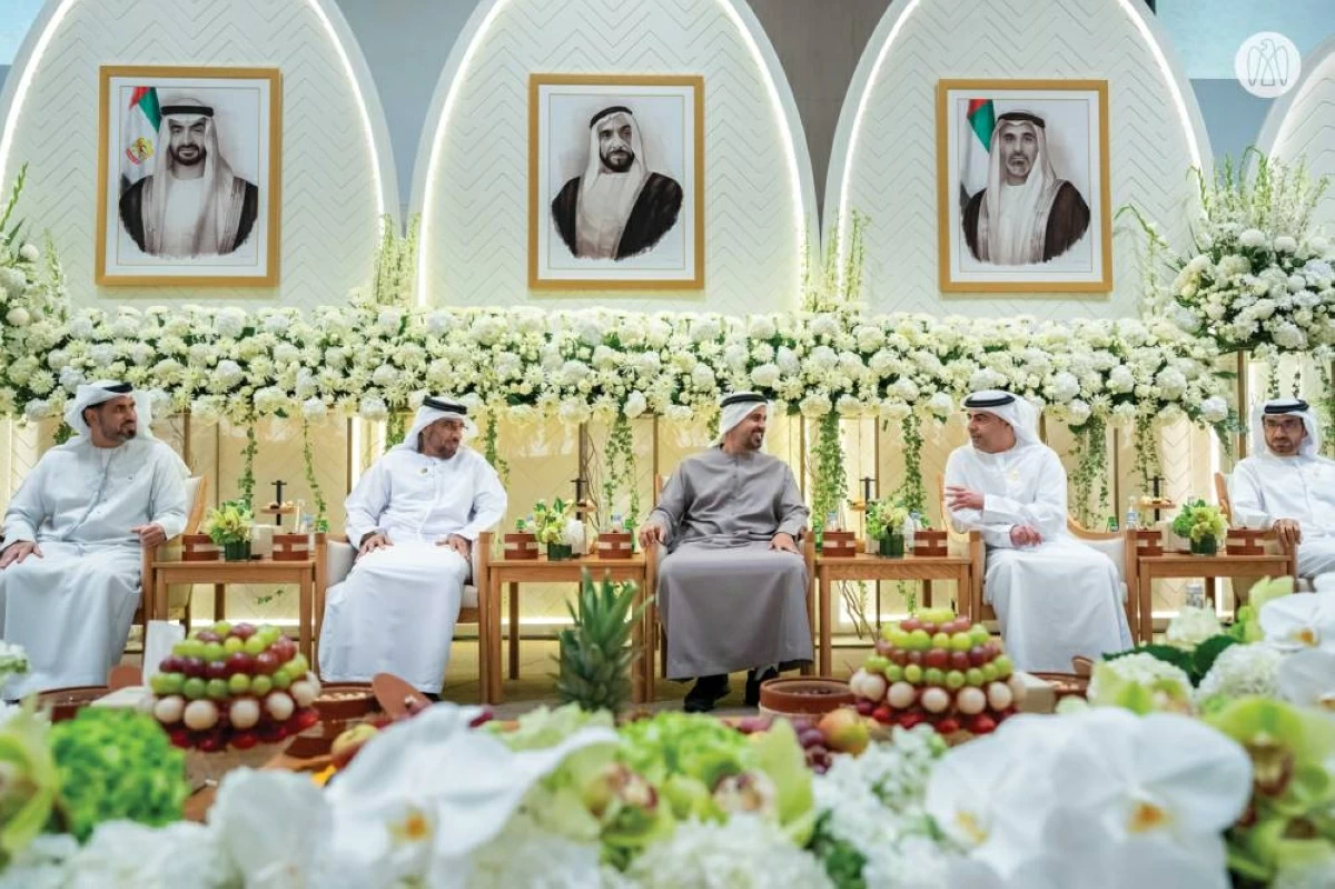 ذياب بن محمد يشهد الزفاف الجماعي لـ120 عريساً من جهاز أمن الدولة