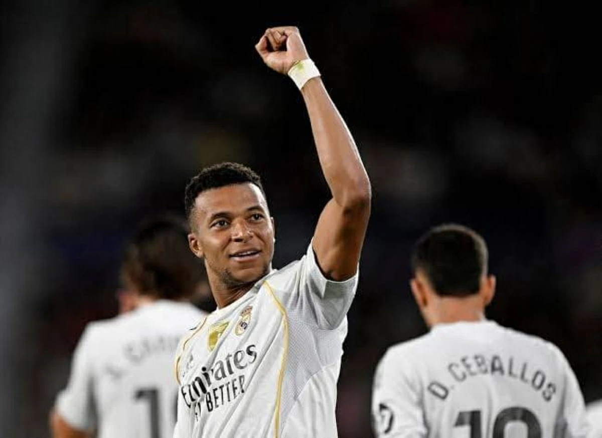 كورتوا يكشف كواليس سخرية لاعبي ريال مدريد من «الديكتاتور» كيليان مبابي