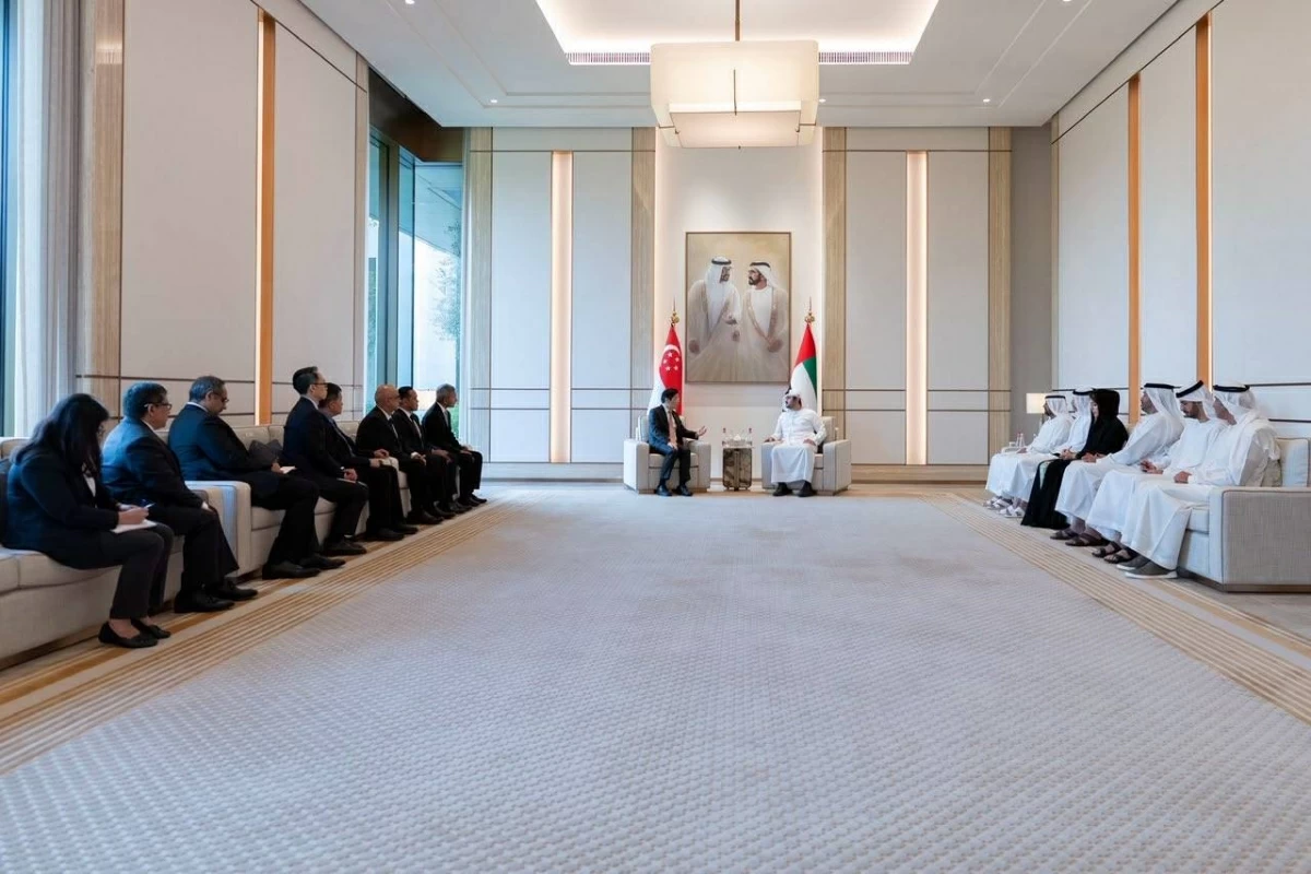 مكتوم بن محمد: الإمارات وسنغافورة نموذجان عالميان لاقتصاد لا حدود لطموحه
