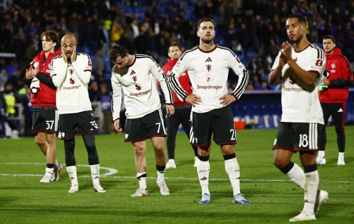 باز يقود كومو لسحق مانشستر يونايتد 4-1
