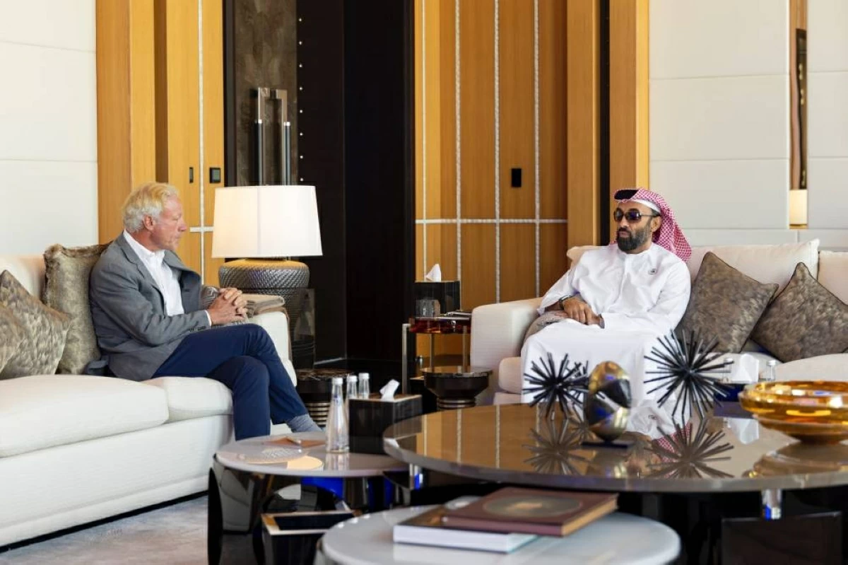 طحنون بن زايد ومدير «جينرال كاتاليست» يبحثان تطوير الشراكات