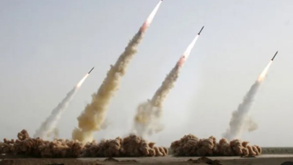 الدفاع المدني السعودي: أضرار مادية في الرياض جراء سقوط شظايا