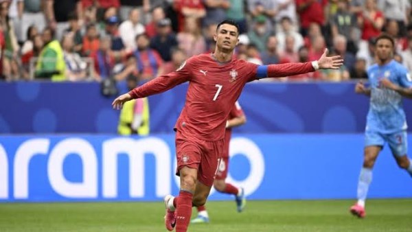 مكانك محفوظ بين عظماء التاريخ.. برونو عن رونالدو: سيظل أكبر رمز لمنتخب البرتغال