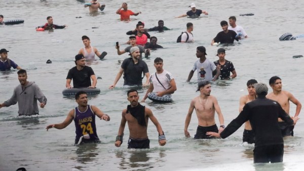 إيطاليا وإسبانيا تبحثان إنهاء خلاف الهجرة بعد أزمة سبتة