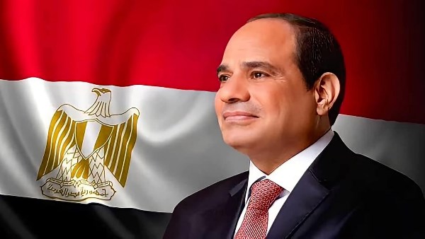 الرئيس السيسي يشهد احتفال أكاديمية الشرطة.. تقليد أوائل الخريجين أنواط الامتياز