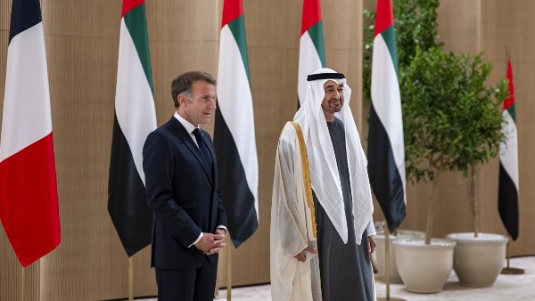 رئيسا الإمارات وفرنسا يشهدان إعلان إطار عمل الشراكة الدفاعية الاستراتيجية بين البلدين