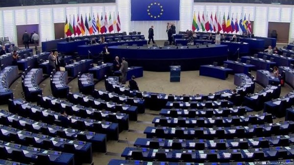 البرلمان الأوروبي يعتمد خطة عمل لتطوير شبكة للقطارات فائقة السرعة وتعزيز التماسك الإقليمي