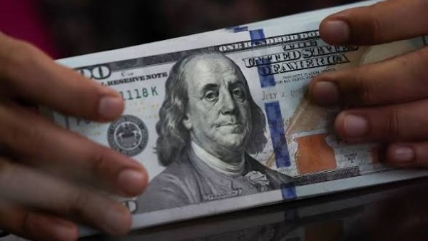 الدولار يتماسك وسط استمرار التوترات بالشرق الأوسط وارتفاع أسعار النفط